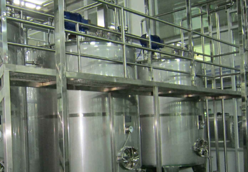 攪拌罐沖洗使用手拉葫蘆拆卸（飲料加工設備沖洗注意事項）
